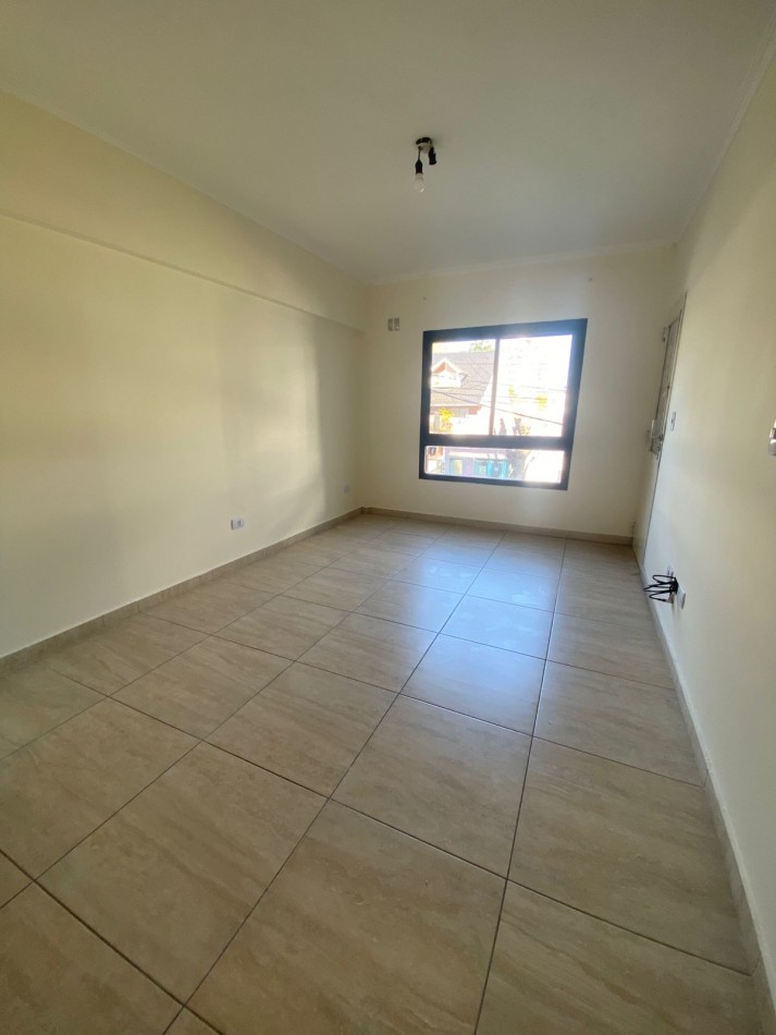 ALQUILER - DEPARTAMENTO DOS AMBIENTES CON BALCON - CASEROS NORTE  