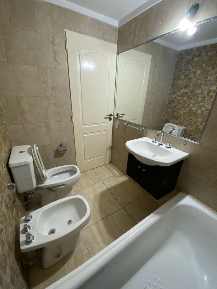 ALQUILER - DEPARTAMENTO DOS AMBIENTES CON BALCON - CASEROS NORTE  