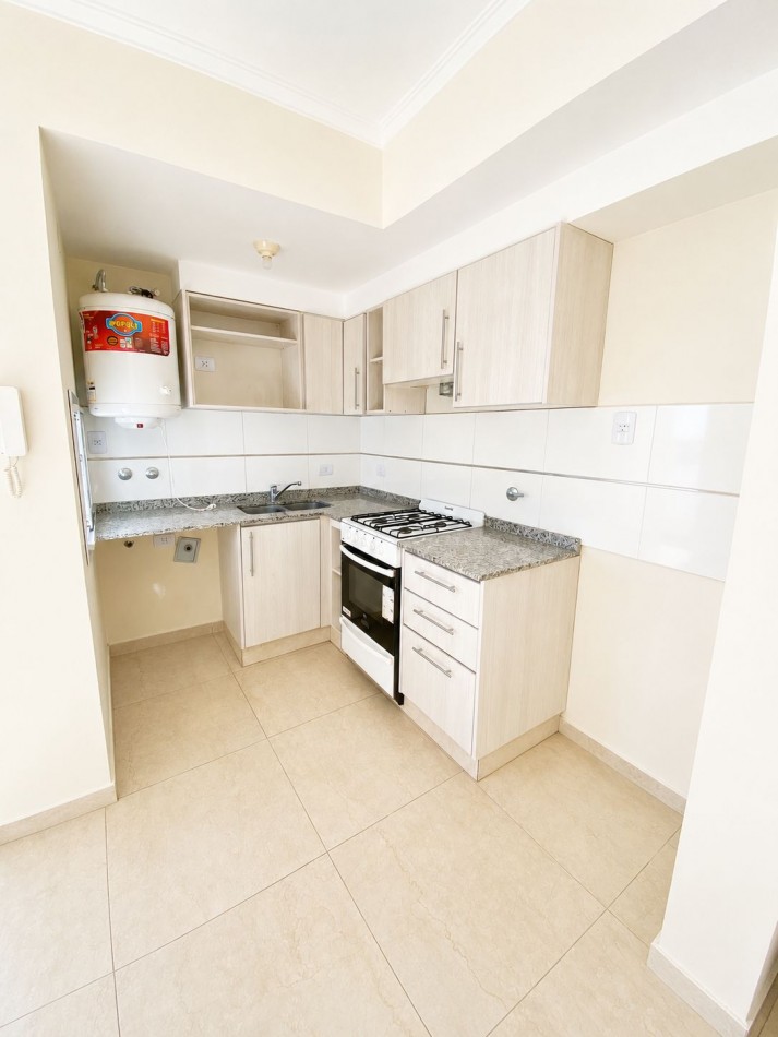 ALQUILER - DOS AMBIENTES CON BALCON - TERRAZA PRIVADA - CASEROS NORTE 