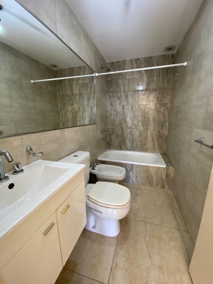 ALQUILER - DOS AMBIENTES CON BALCON - TERRAZA PRIVADA - CASEROS NORTE 
