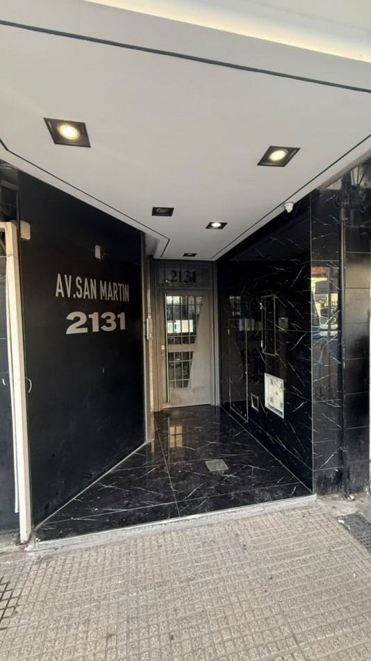 VENTA - DEPARTAMENTO DOS AMBIENTES - CASEROS CENTRO - EXCELENTE OPORTUNIDAD - APTO PROFESIONAL 