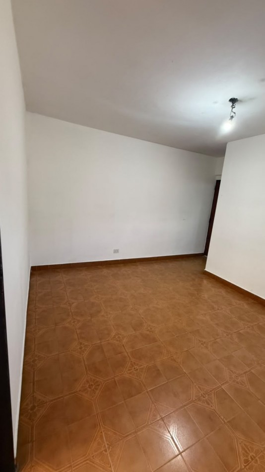 VENTA - DEPARTAMENTO DOS AMBIENTES - CASEROS CENTRO - EXCELENTE OPORTUNIDAD - APTO PROFESIONAL 
