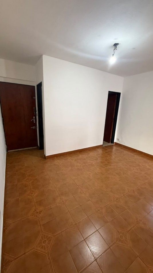 VENTA - DEPARTAMENTO DOS AMBIENTES - CASEROS CENTRO - EXCELENTE OPORTUNIDAD - APTO PROFESIONAL 
