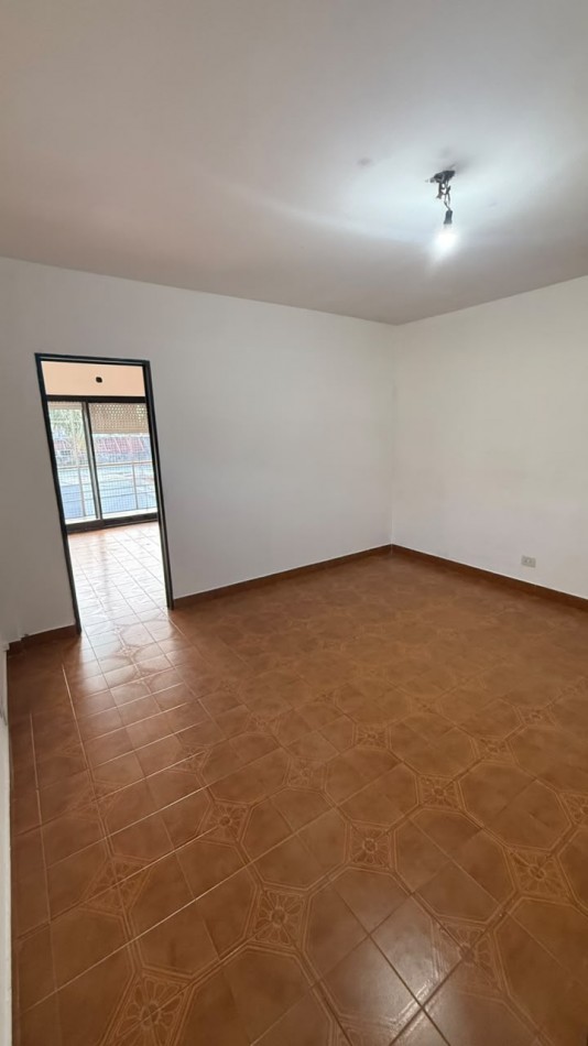 VENTA - DEPARTAMENTO DOS AMBIENTES - CASEROS CENTRO - EXCELENTE OPORTUNIDAD - APTO PROFESIONAL 