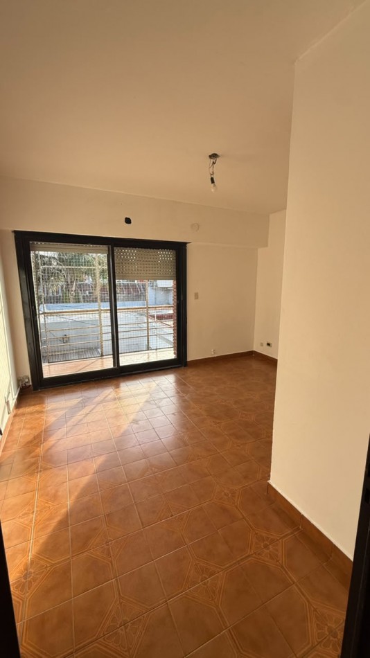 VENTA - DEPARTAMENTO DOS AMBIENTES - CASEROS CENTRO - EXCELENTE OPORTUNIDAD - APTO PROFESIONAL 