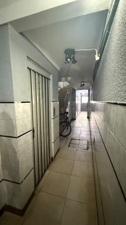 VENTA - DEPARTAMENTO DOS AMBIENTES - CASEROS CENTRO - EXCELENTE OPORTUNIDAD - APTO PROFESIONAL 