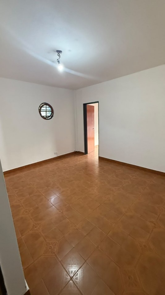 VENTA - DEPARTAMENTO DOS AMBIENTES - CASEROS CENTRO - EXCELENTE OPORTUNIDAD - APTO PROFESIONAL 
