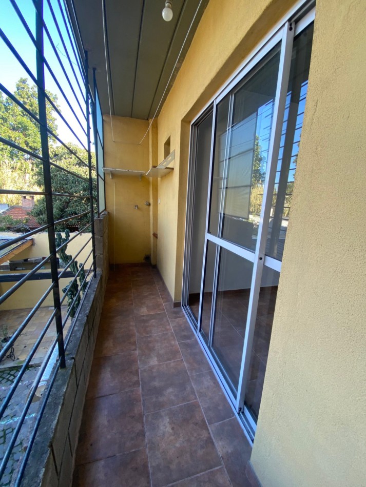 ALQUILER- DEPARTAMENTO 2 AMBIENTES CON DOBLE BALCON - SANTOS LUGARES
