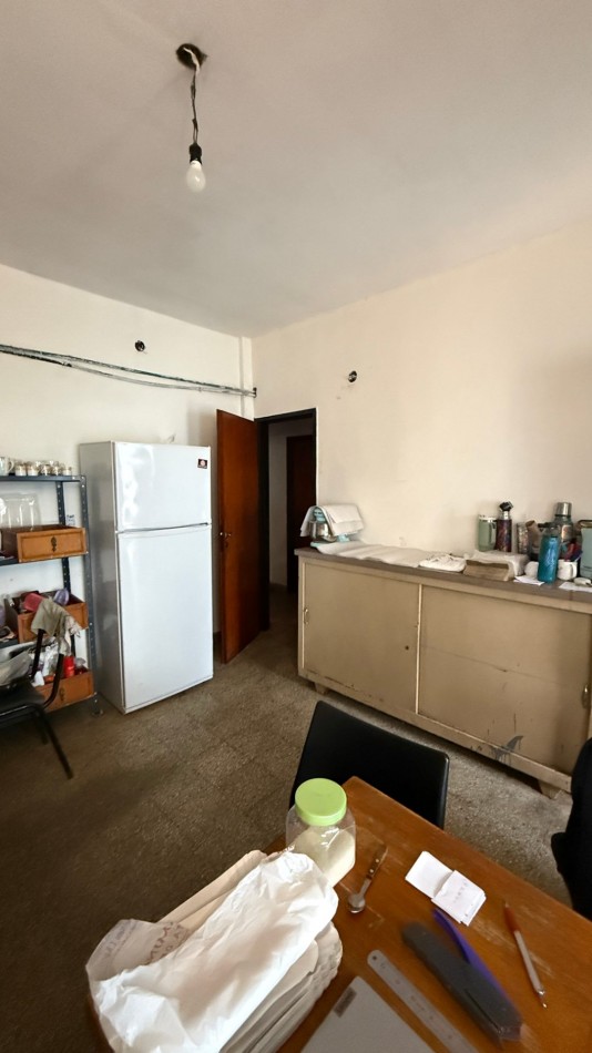 VENTA - CASA - TRES AMBIENTES - A REFACCIONAR - COCHERA PASANTE - LOTE PROPIO - IDEAL INVERSOR - GALPON FAMILIAR - TERRAZA - EXCELENTE UBICACION - CASEROS NORTE CENTRO - TRES DE FEBRERO