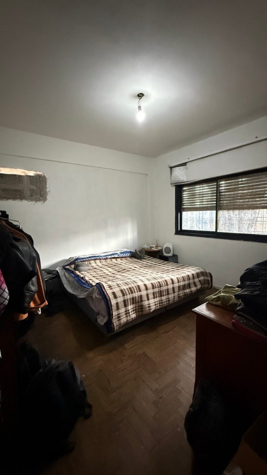 VENTA - CASA - TRES AMBIENTES - A REFACCIONAR - COCHERA PASANTE - LOTE PROPIO - IDEAL INVERSOR - GALPON FAMILIAR - TERRAZA - EXCELENTE UBICACION - CASEROS NORTE CENTRO - TRES DE FEBRERO