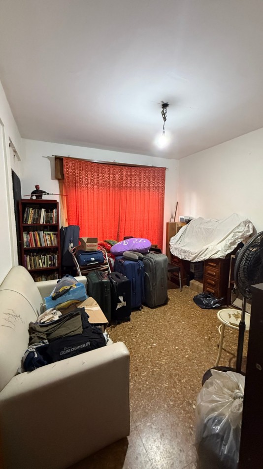 VENTA - CASA - TRES AMBIENTES - A REFACCIONAR - COCHERA PASANTE - LOTE PROPIO - IDEAL INVERSOR - GALPON FAMILIAR - TERRAZA - EXCELENTE UBICACION - CASEROS NORTE CENTRO - TRES DE FEBRERO