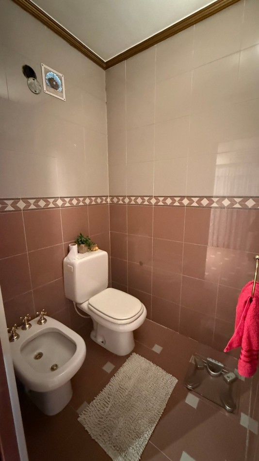 Casa 4 Ambientes con 180 m² Cubiertos, Quincho, Pileta y Garage Pasante - Ciudadela