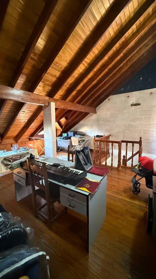 Casa 4 Ambientes con 180 m² Cubiertos, Quincho, Pileta y Garage Pasante - Ciudadela