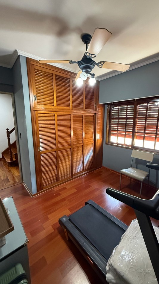 Casa 4 Ambientes con 180 m² Cubiertos, Quincho, Pileta y Garage Pasante - Ciudadela