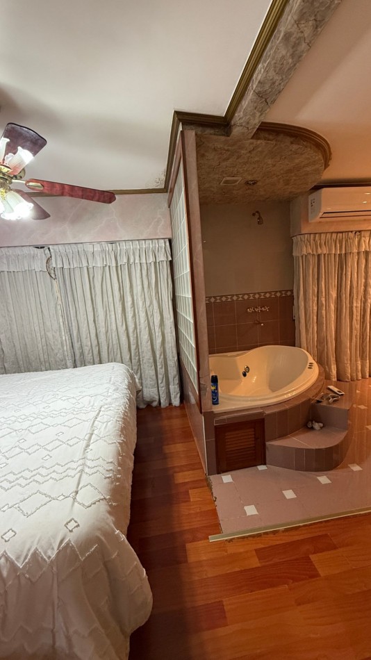 Casa 4 Ambientes con 180 m² Cubiertos, Quincho, Pileta y Garage Pasante - Ciudadela