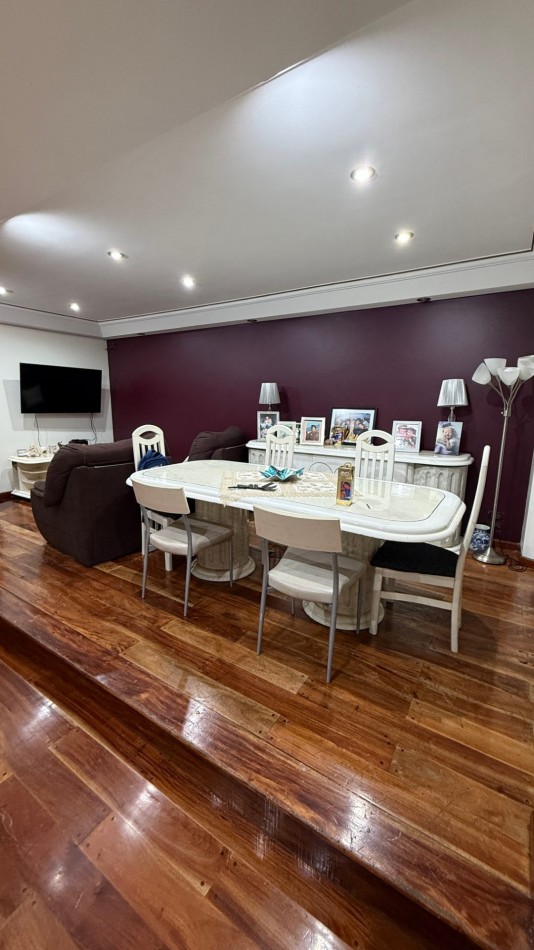Casa 4 Ambientes con 180 m² Cubiertos, Quincho, Pileta y Garage Pasante - Ciudadela