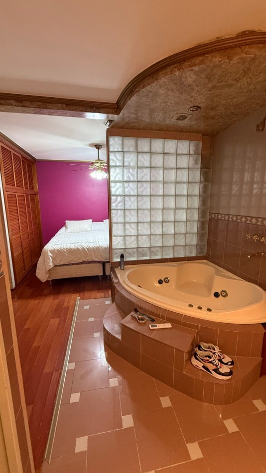 Casa 4 Ambientes con 180 m² Cubiertos, Quincho, Pileta y Garage Pasante - Ciudadela