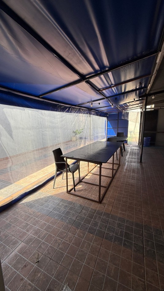 Casa 4 Ambientes con 180 m² Cubiertos, Quincho, Pileta y Garage Pasante - Ciudadela