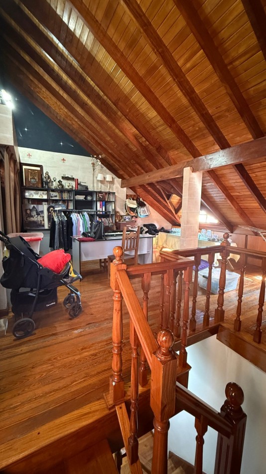 Casa 4 Ambientes con 180 m² Cubiertos, Quincho, Pileta y Garage Pasante - Ciudadela