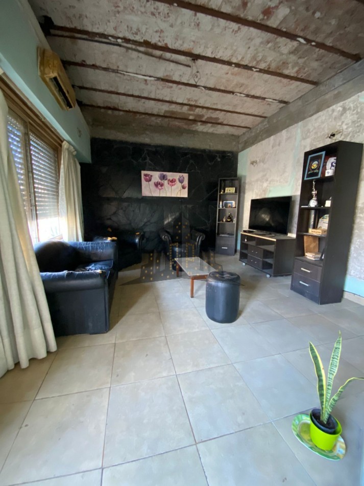 VENTA - IMPORTANTE LOTE - CASA 4 AMBIENTES - IDEAL INVERSION - LOTE 10.39 X 40