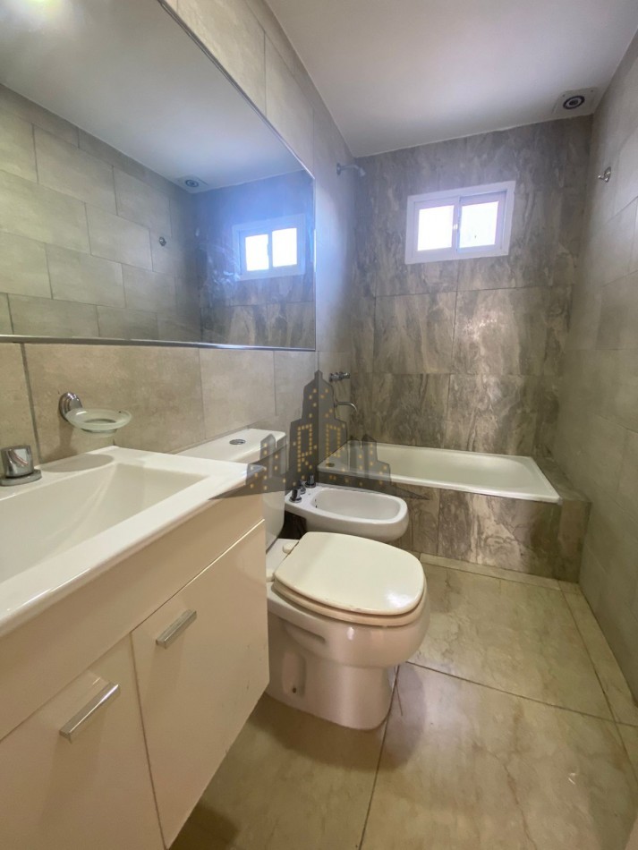 ALQUILER - DEPARTAMENTO DOS AMBIENTES - DOBLE PATIO - CASEROS NORTE 