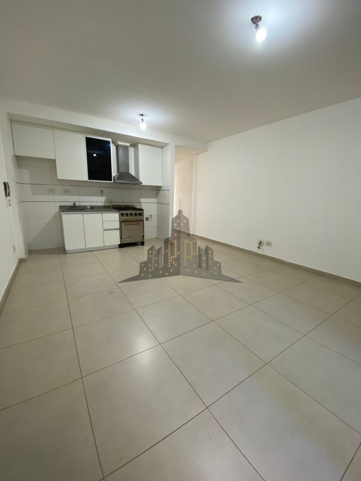 ALQUILER - CASEROS CENTRO - DOS AMBIENTES CON BALCON 