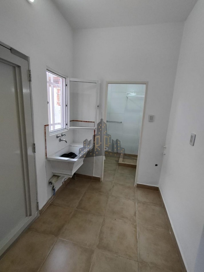  ALQUILER - PH AL FRENTE TRES AMBIENTES CON PATIO - SAENZ PEÑA - 
