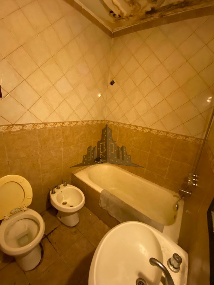 VENTA - IMPORTANTE LOTE - CASA 4 AMBIENTES - IDEAL INVERSION - LOTE 10.39 X 40