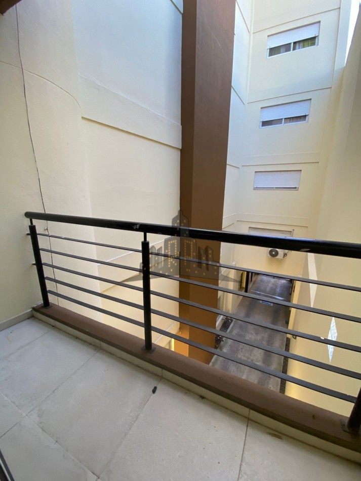 ALQUILER - CASEROS CENTRO - DOS AMBIENTES CON BALCON 