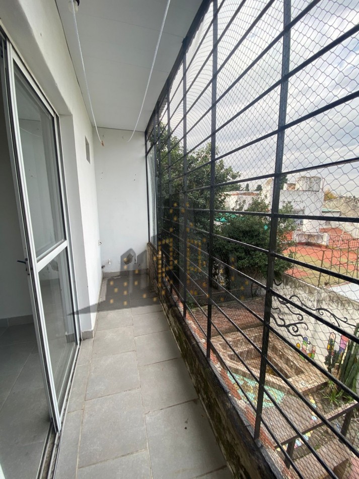 ALQUILER - DEPARTAMENTO DOS AMBIENTES - DOBLE BALCON - SANTOS LUGARES - BAJAS EXPENSAS 