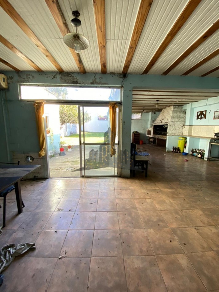 VENTA - IMPORTANTE LOTE - CASA 4 AMBIENTES - IDEAL INVERSION - LOTE 10.39 X 40