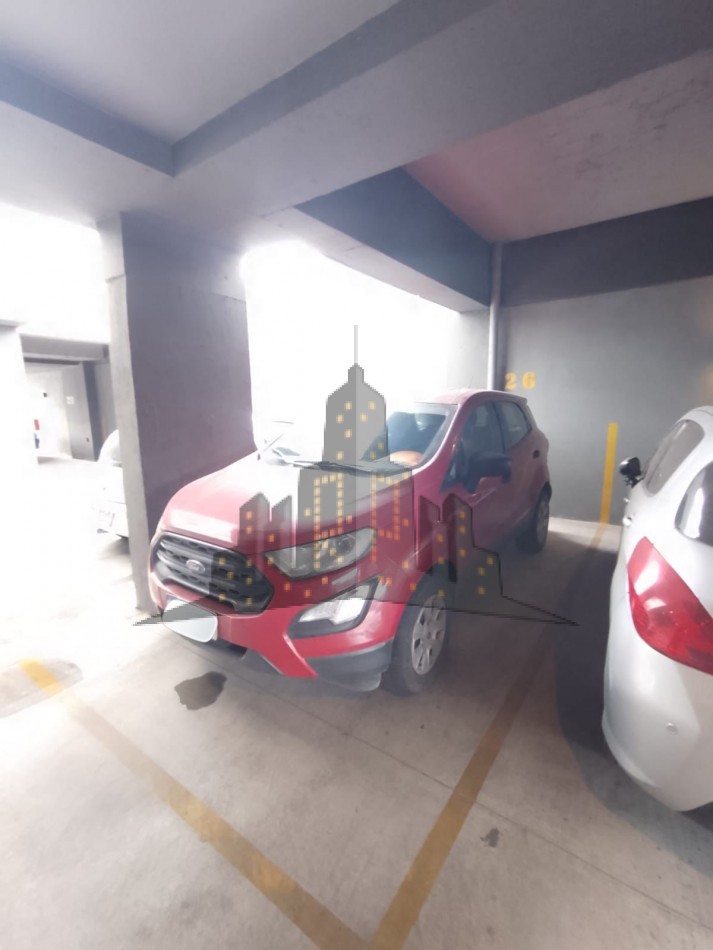 VENTA - COCHERA CUBIERTA - CASEROS CENTRO - PORTON AUTOMATICO