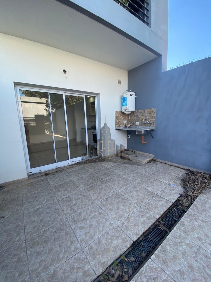 ALQUILER - DEPARTAMENTO DOS AMBIENTES - DOBLE PATIO - CASEROS NORTE 