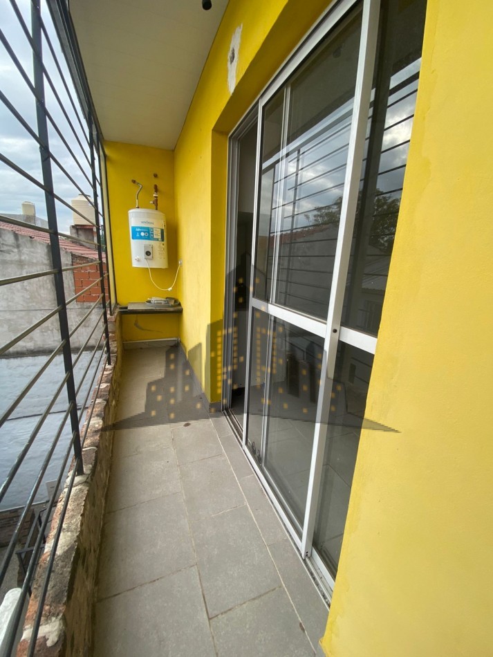 ALQUILER - DEPARTAMENTO DOS AMBIENTES - DOBLE BALCON - SANTOS LUGARES - BAJAS EXPENSAS 