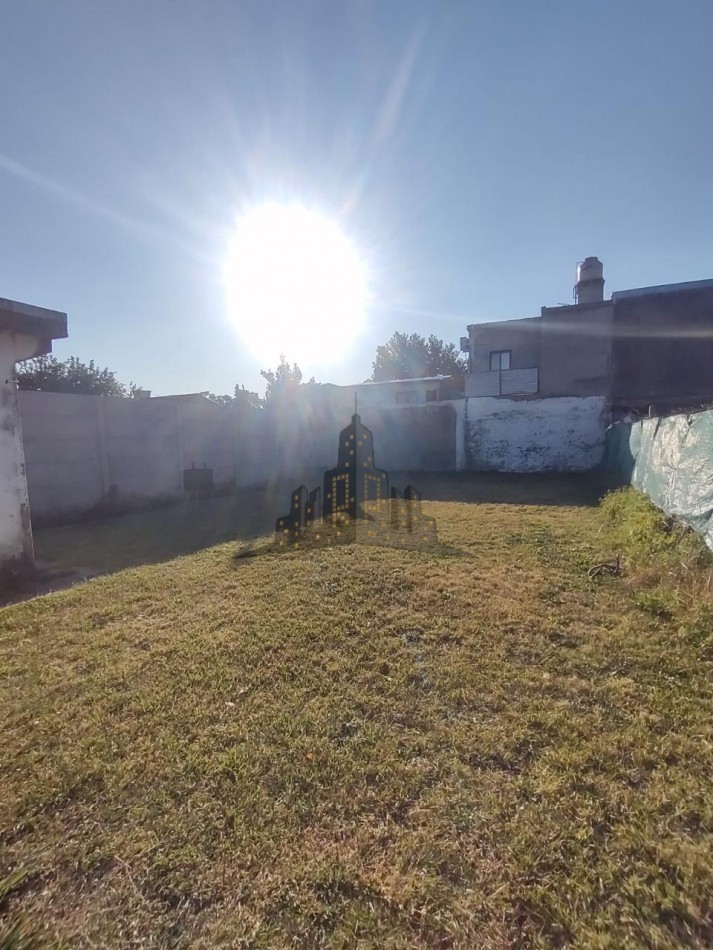 VENTA - CASA TRES AMBIENTES CON FONDO LIBRE - CASEROS 