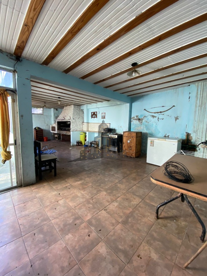 VENTA - IMPORTANTE LOTE - CASA 4 AMBIENTES - IDEAL INVERSION - LOTE 10.39 X 40