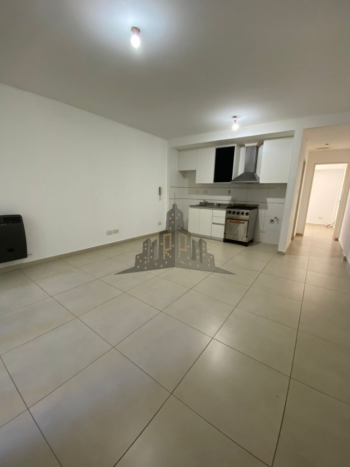 ALQUILER - CASEROS CENTRO - DOS AMBIENTES CON BALCON 