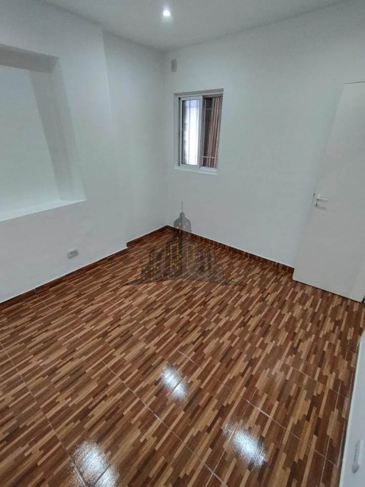  ALQUILER - PH AL FRENTE TRES AMBIENTES CON PATIO - SAENZ PEÑA - 