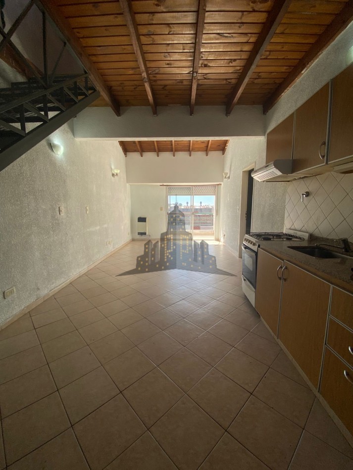 ALQUILER - DOS AMBIENTES CON BALCON - CASEROS - SEGUNDO PISO POR ESCALERA -