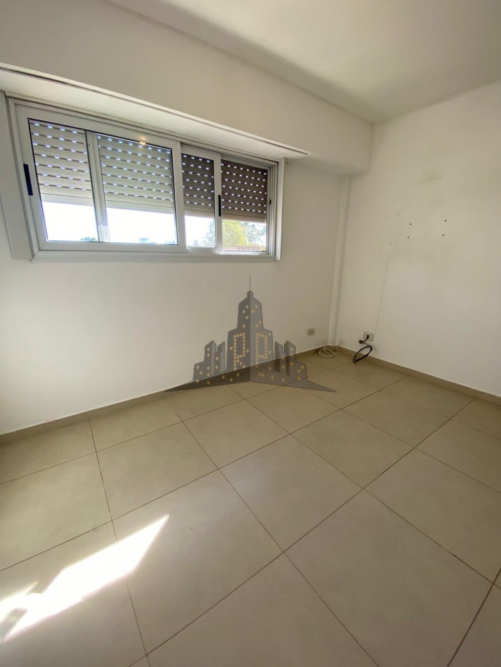 ALQUILER - CASEROS CENTRO - DOS AMBIENTES CON BALCON 