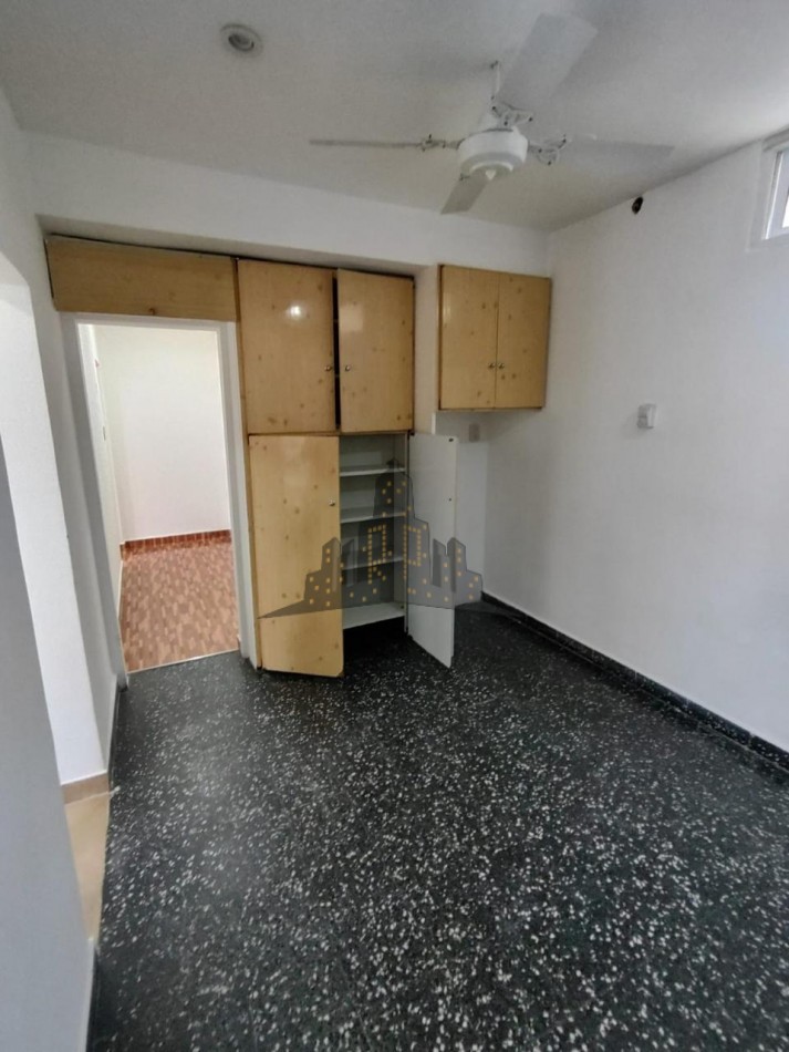  ALQUILER - PH AL FRENTE TRES AMBIENTES CON PATIO - SAENZ PEÑA - 