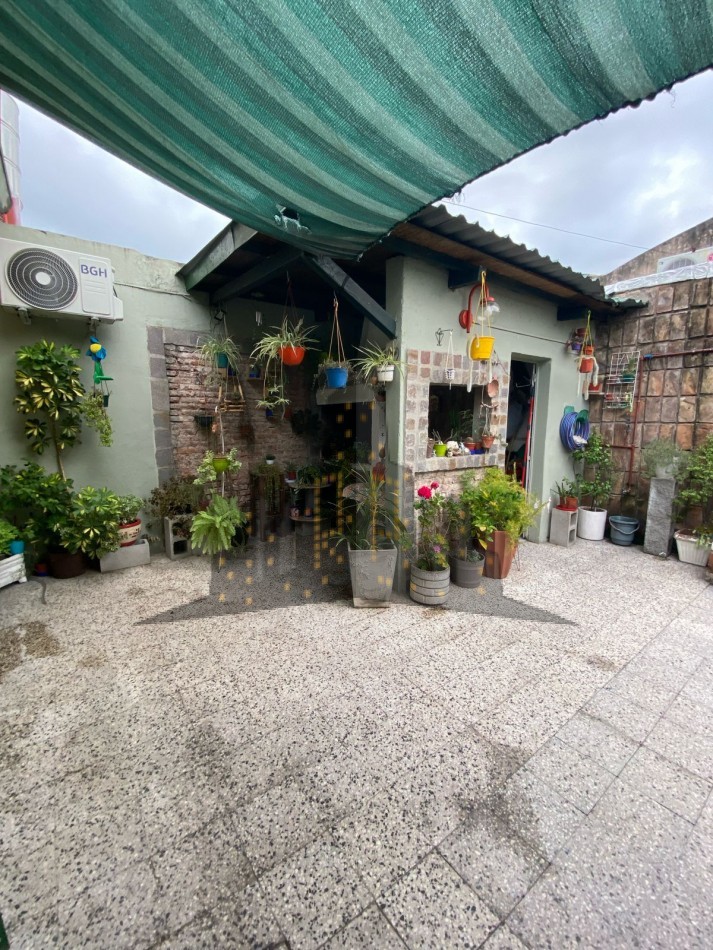 VENTA - CASA PH 3 AMBIENTES AL FRENTE - CON PATIO - CASEROS NORTE 
