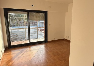 VENTA - DEPARTAMENTO DOS AMBIENTES - CASEROS CENTRO - EXCELENTE OPORTUNIDAD - APTO PROFESIONAL 